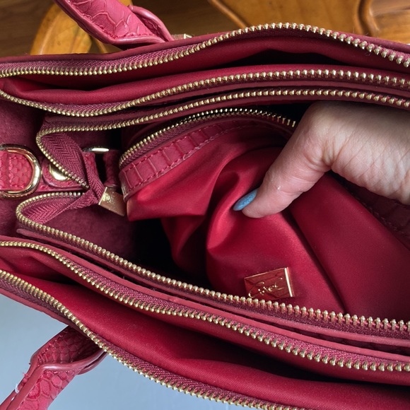 Axel elegant 4 compartments, 3 zipper structured crocodile burgundy  hand bag - Picture 13 of 17